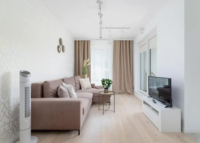Apartment With Balcony & Parking Mogilska By Renters Prestige