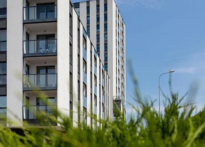 Apartment With Balcony & Parking Mogilska By Renters Prestige